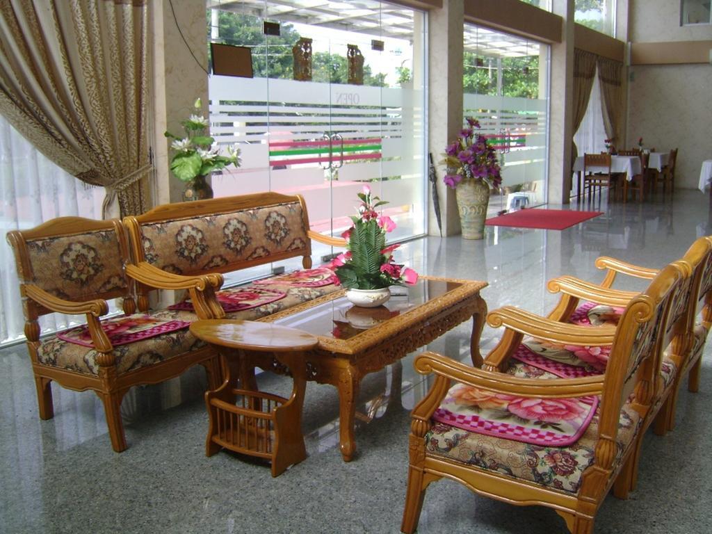 Royal Boss Hotel Yangon Exterior photo